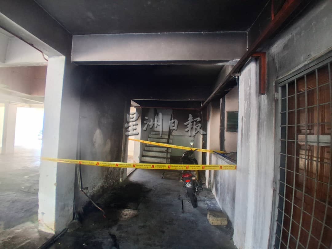 **已签发**柔（配前文）：头条之一：銮哈芝马南组屋火灾疑涉纵火   居民盼当局加强社区安全