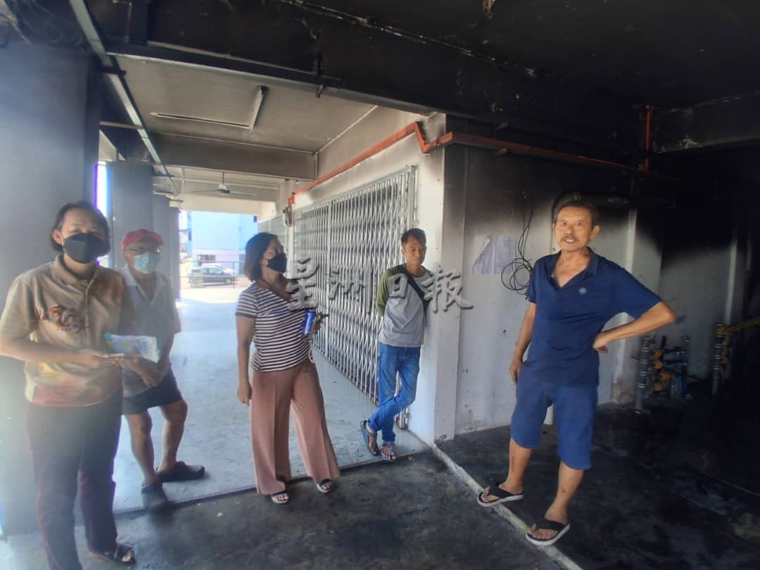 **已签发**柔（配前文）：头条之一：銮哈芝马南组屋火灾疑涉纵火   居民盼当局加强社区安全