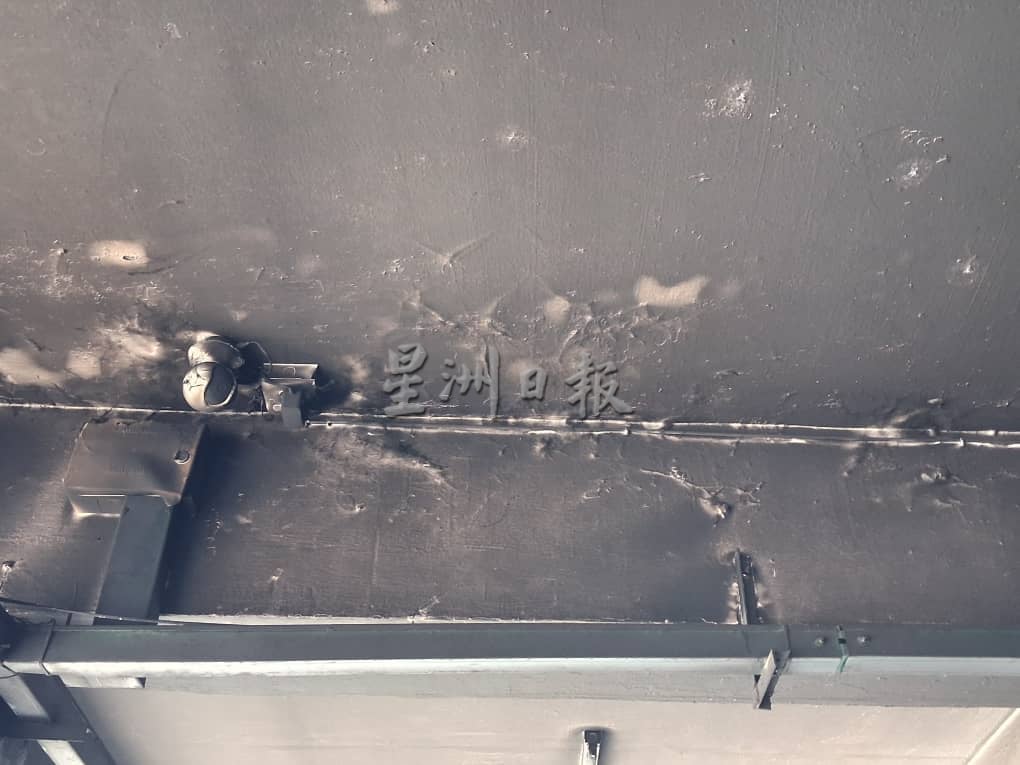 **已签发**柔（配前文）：头条之一：銮哈芝马南组屋火灾疑涉纵火   居民盼当局加强社区安全