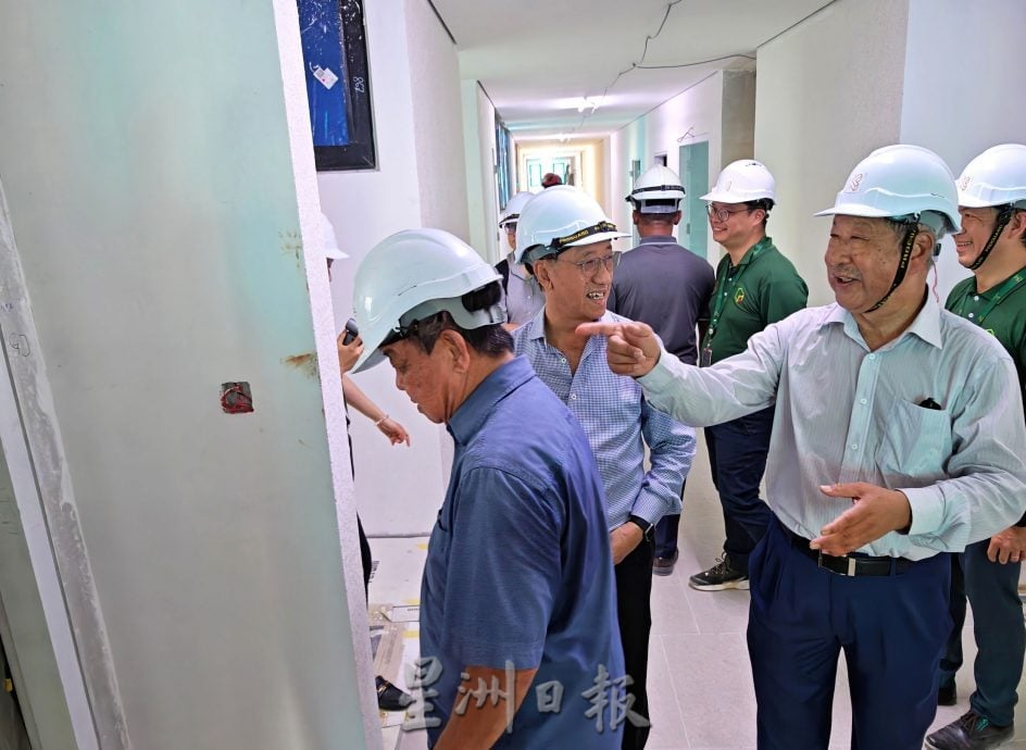 （供星洲网）NS芙蓉/Arena Residences公寓顺利封顶 花城综合体育中心5合1发展概念将成形