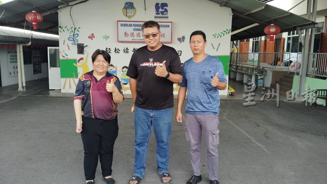 **已签发**柔:第二版头:勤德华小终于有垃圾桶了! 全校师生雀跃不已