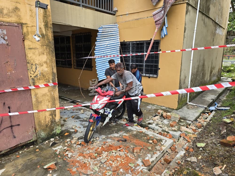 星光组屋蓄水槽故障冲破围墙 居民：漏水数天前已投诉却无人处理