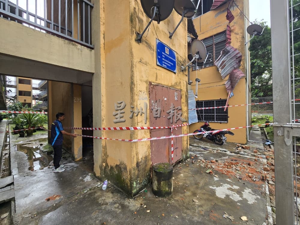 星光组屋蓄水槽故障冲破围墙 居民：漏水数天前已投诉却无人处理