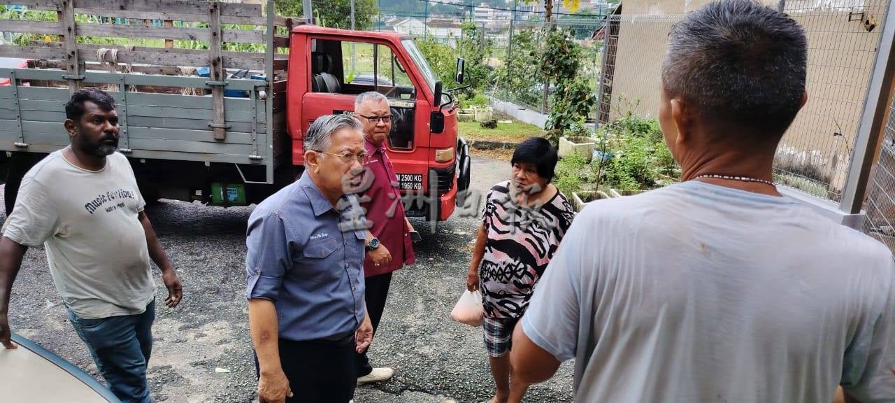 星光组屋蓄水槽故障冲破围墙 居民：漏水数天前已投诉却无人处理