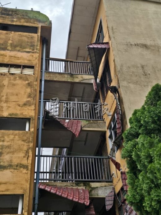 星光组屋蓄水槽故障冲破围墙 居民：漏水数天前已投诉却无人处理