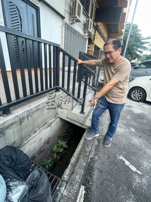 霹：已签∕p10头∕怡胡申路现流浪汉 设施缺失 市议员争取尽快修复沟渠盖