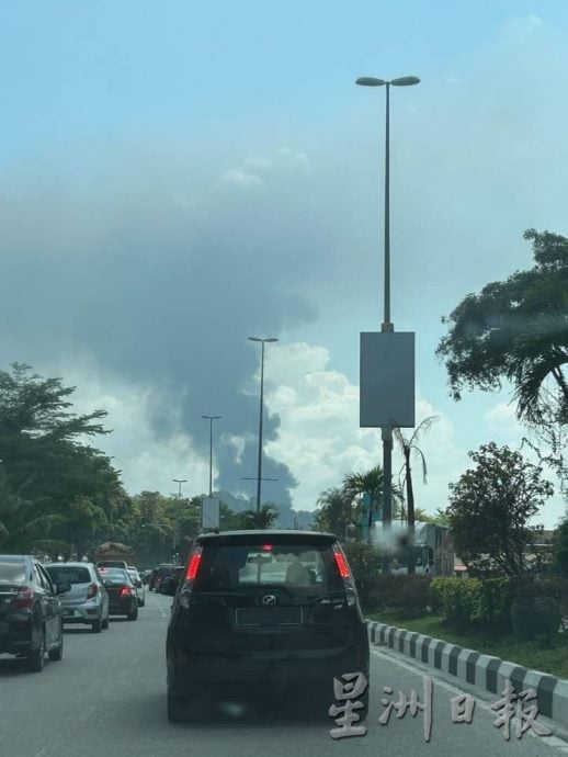 环保厂火灾 浓烟数公里外可见