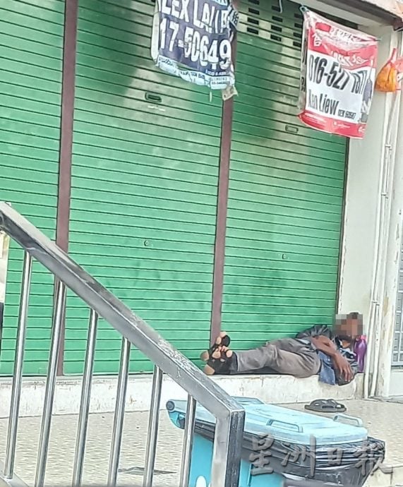 霹：已签∕p10头∕怡胡申路现流浪汉 设施缺失 市议员争取尽快修复沟渠盖