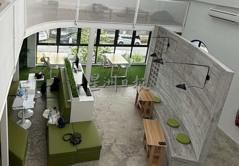 (古城第三版主文)电子图书馆成学生热门学习基地·累计近千人次使用