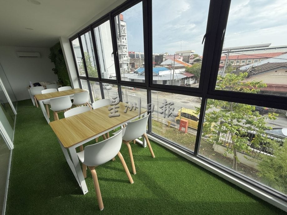 (古城第三版主文)电子图书馆成学生热门学习基地·累计近千人次使用