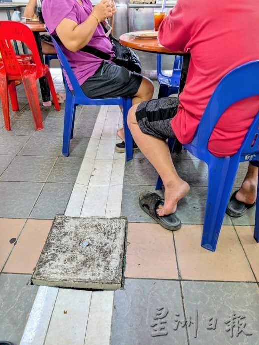 拉律峇登综合公市小贩中心 地面缺陷沟盖绊倒人