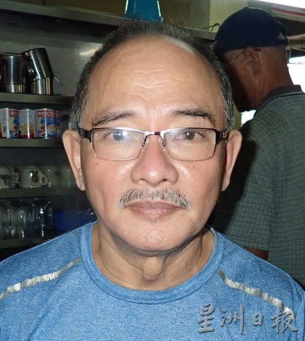 拉律峇登综合公市小贩中心 地面缺陷沟盖绊倒人