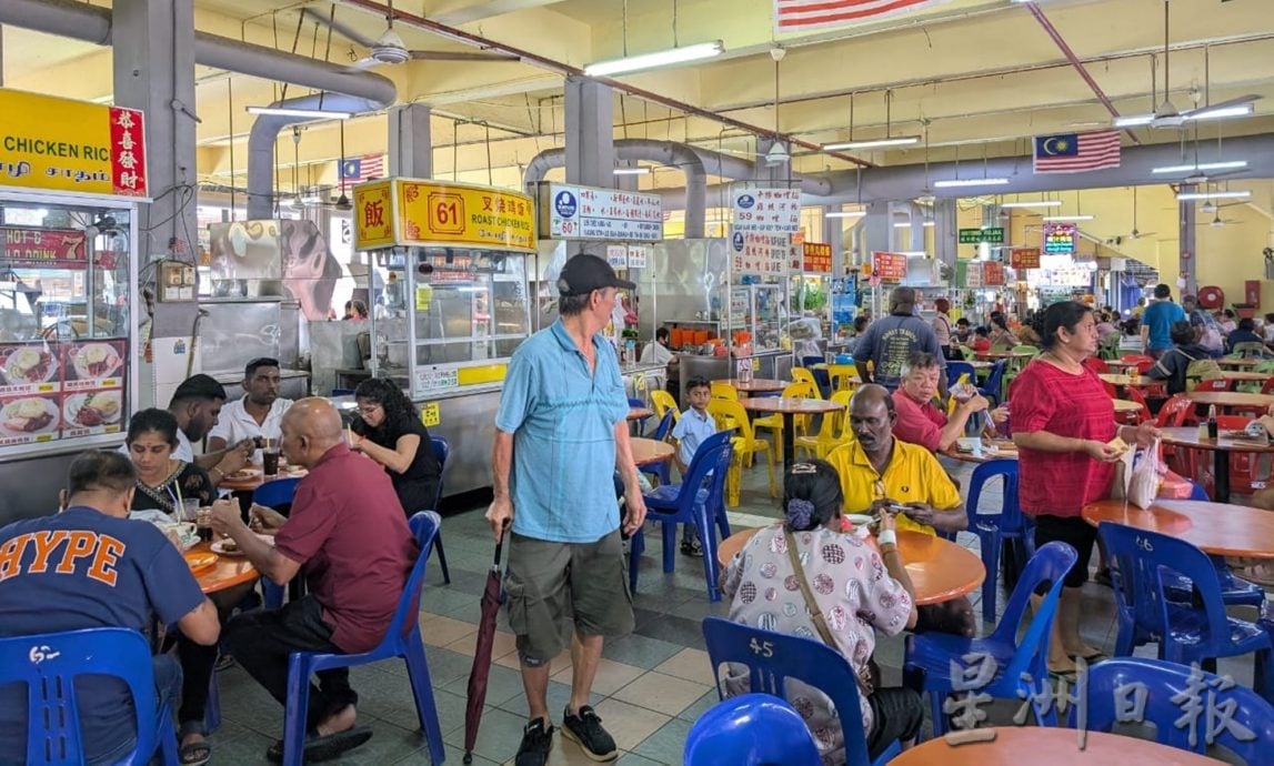 拉律峇登综合公市小贩中心 地面缺陷沟盖绊倒人