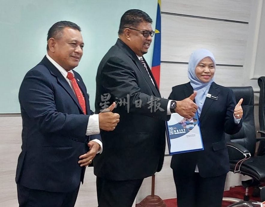 甲州首长提呈包括三重点的为民财政预算案