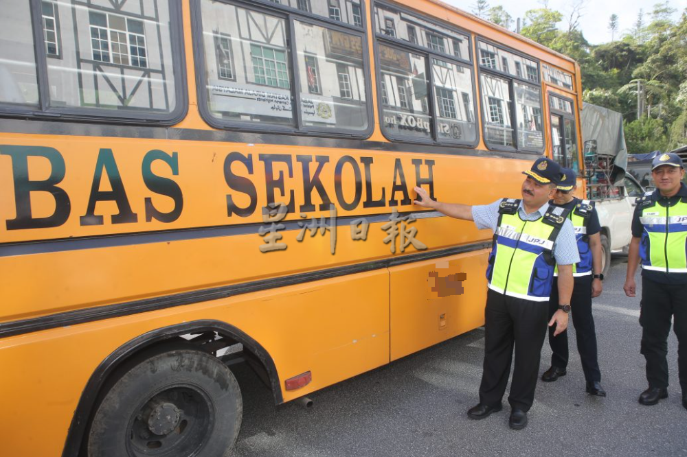 陆交局金马仑执法发51罚单 学巴载外国游客被充公 