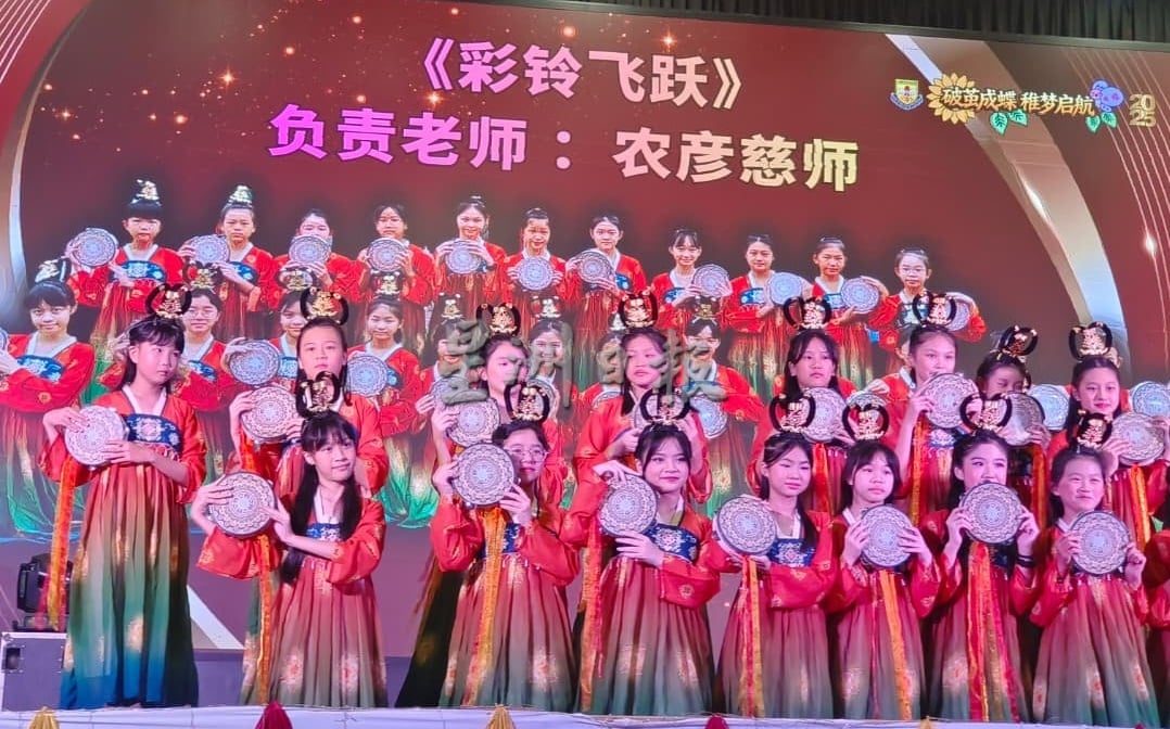 东:(已发布)文德甲中华小学二校92名毕业生高唱骊歌