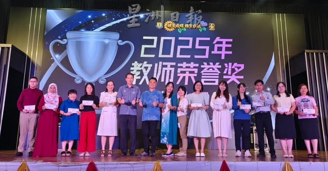 东:(已发布)文德甲中华小学二校92名毕业生高唱骊歌