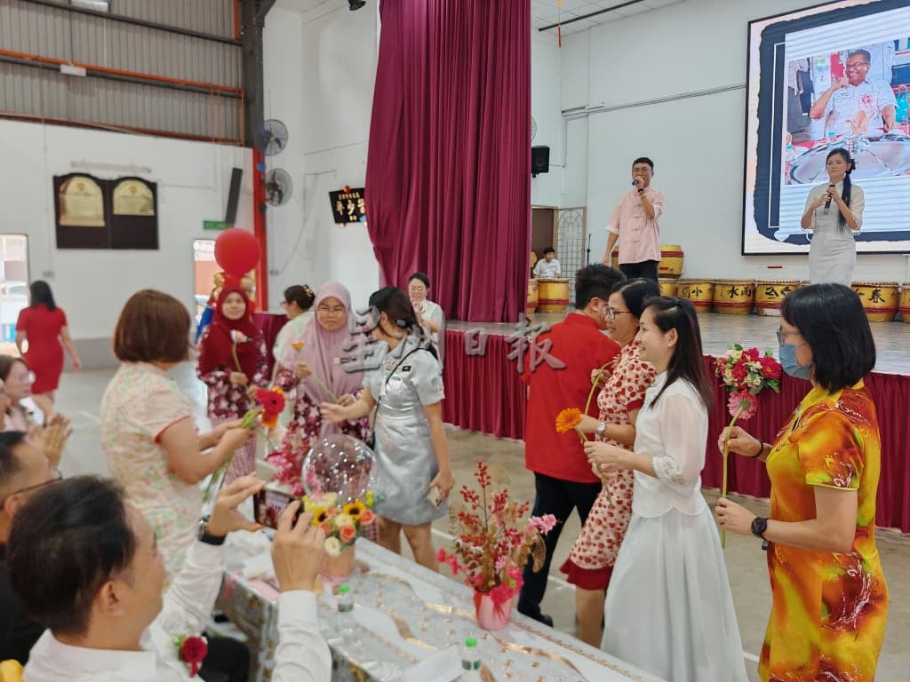 (古城第六版主文)饶雪桃春风化雨38年,最大成就是奉献一生给教育