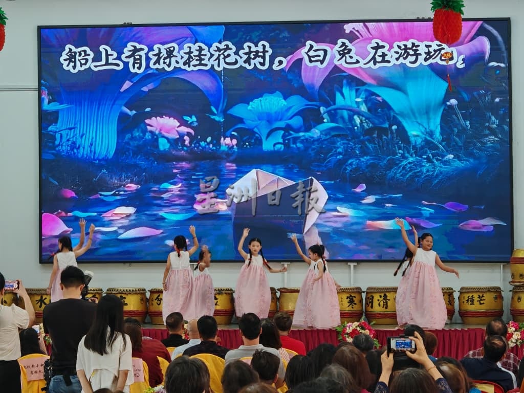 (古城第六版主文)饶雪桃春风化雨38年,最大成就是奉献一生给教育