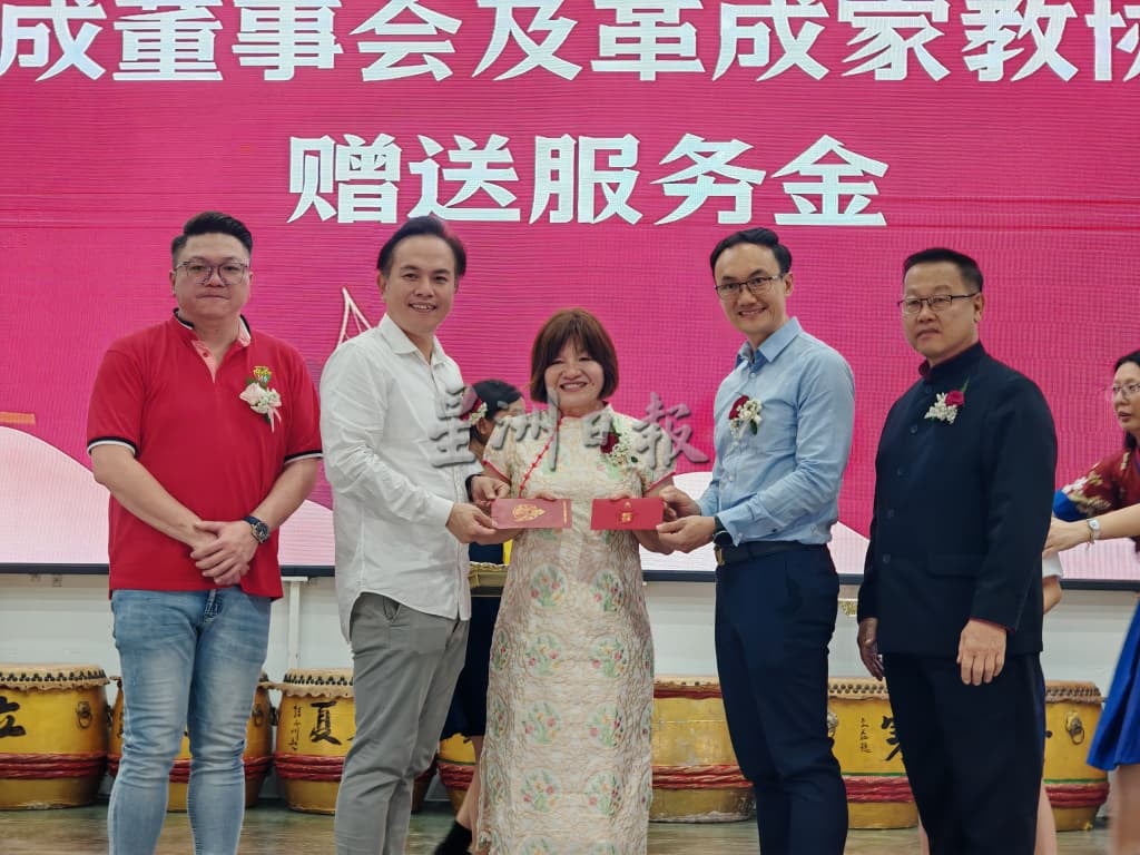 (古城第六版主文)饶雪桃春风化雨38年,最大成就是奉献一生给教育