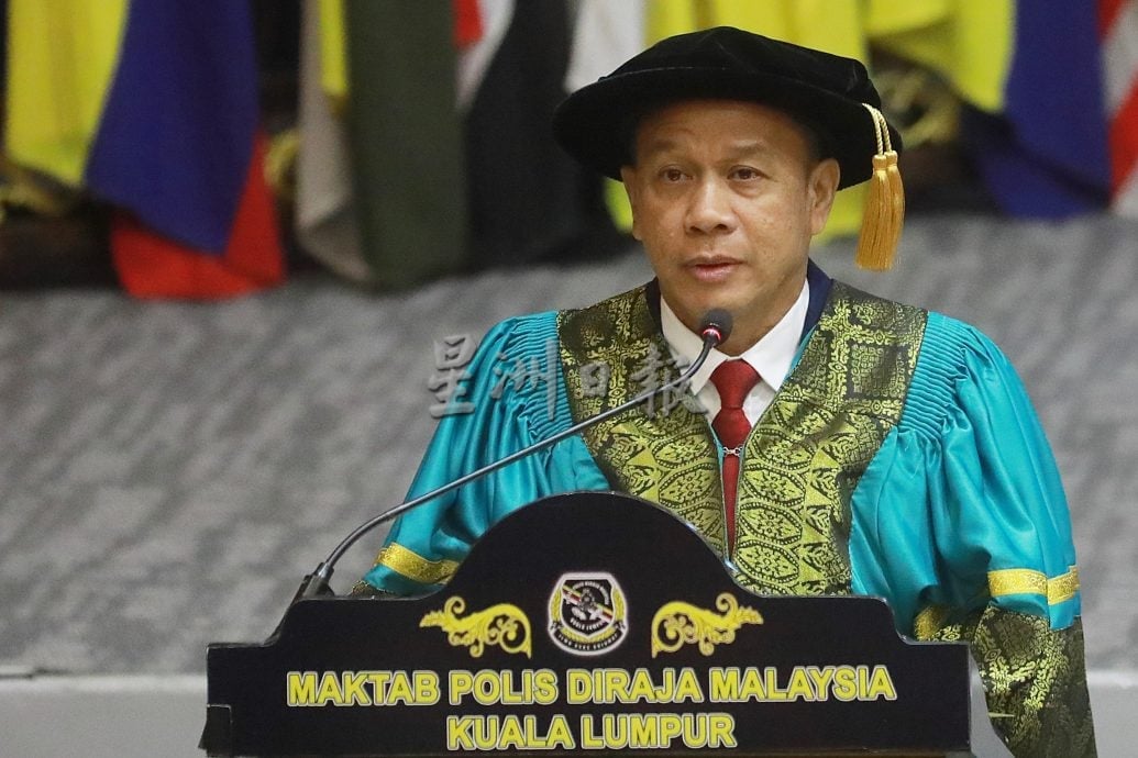 UNIKOP学院1005人毕业 1女毕业生获“全国总警长奖”