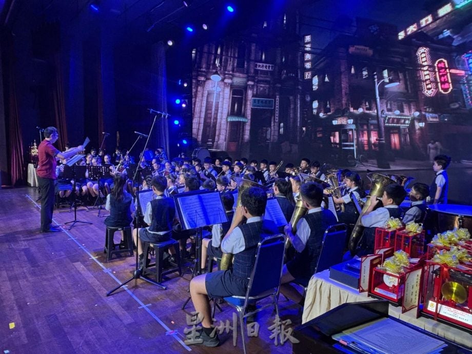 峇正二恳亲会暨校友回校日 超标筹获20万基金