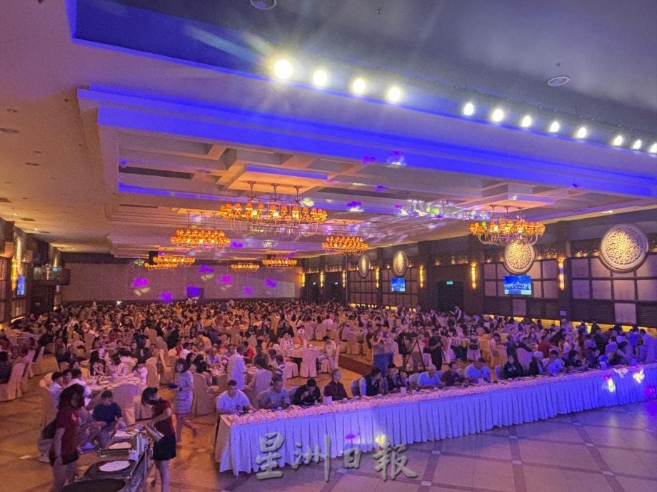 峇正二恳亲会暨校友回校日 超标筹获20万基金