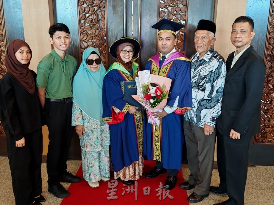 峇敦胡先翁大学毕业礼 4915人高唱骊歌