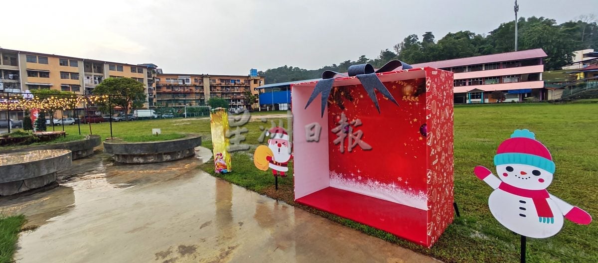 星角摄/圣诞气息满溢，罗白广场打造打卡热点迎佳节