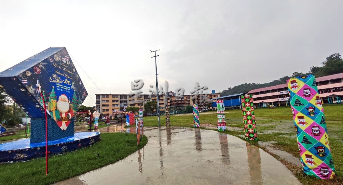 星角摄/圣诞气息满溢，罗白广场打造打卡热点迎佳节