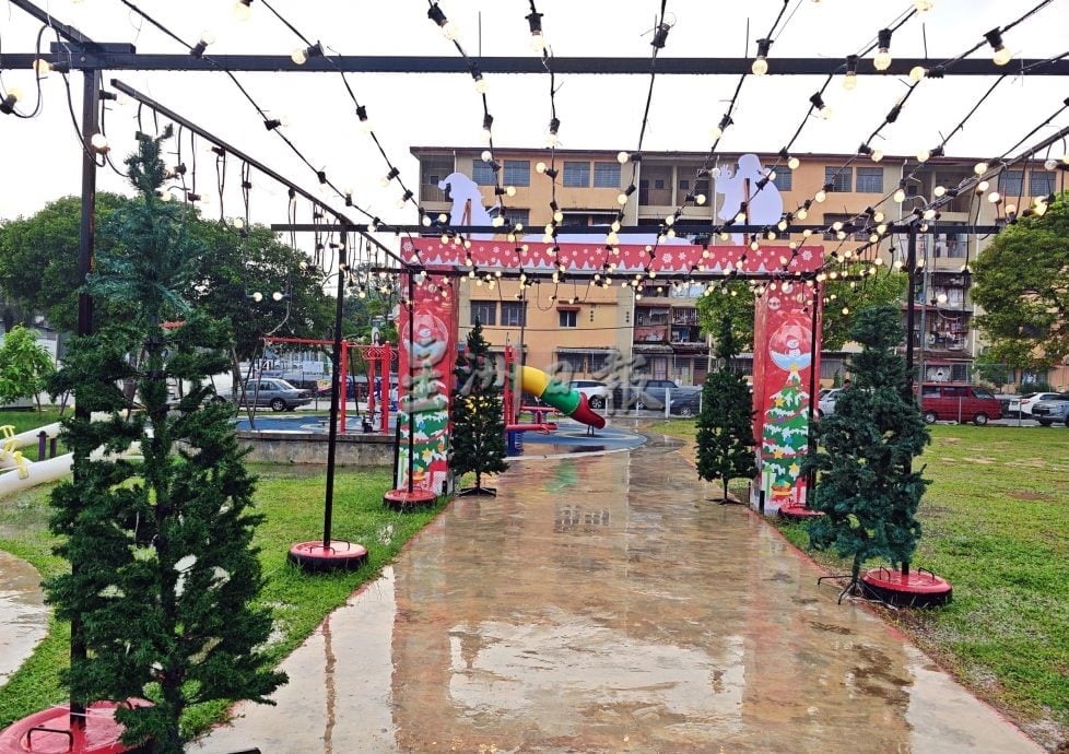 星角摄/圣诞气息满溢，罗白广场打造打卡热点迎佳节