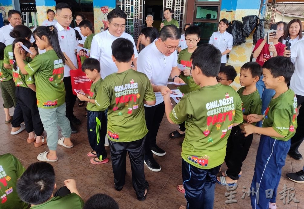 安顺火箭圣诞送暖 Jaz孩子共获5.6万助学金