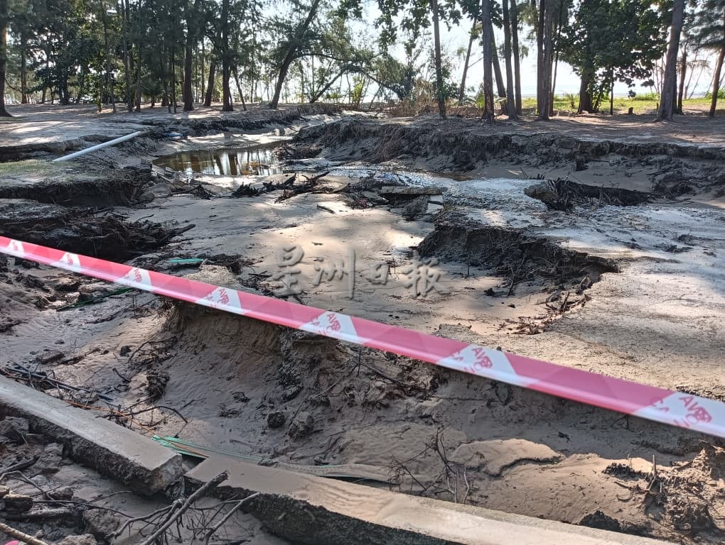 东：已签发：关丹哥罗乐公园近日因海水侵蚀，公园内多处区域发生坍塌。