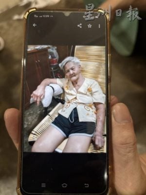 **已签发**柔:头条之一(8/12见报):独自照顾83岁母捉襟见肘 星洲基金为母子筹2年生活费