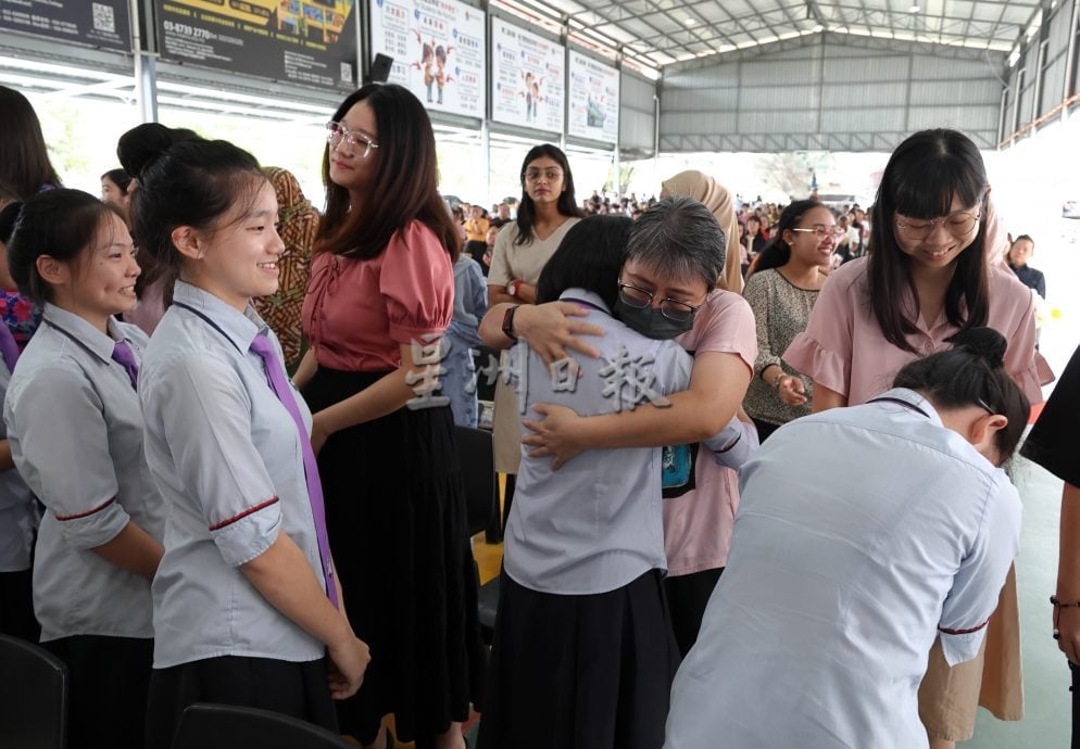东:已签发：关丹中华中学《时光邮局》第7届高中毕业典礼