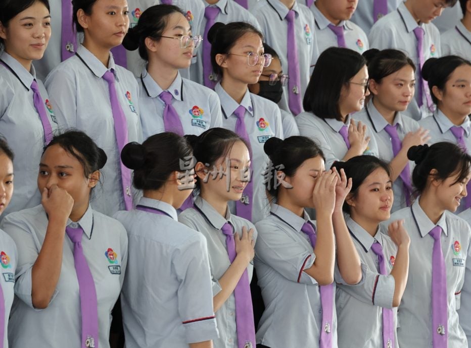 东:已签发：关丹中华中学《时光邮局》第7届高中毕业典礼