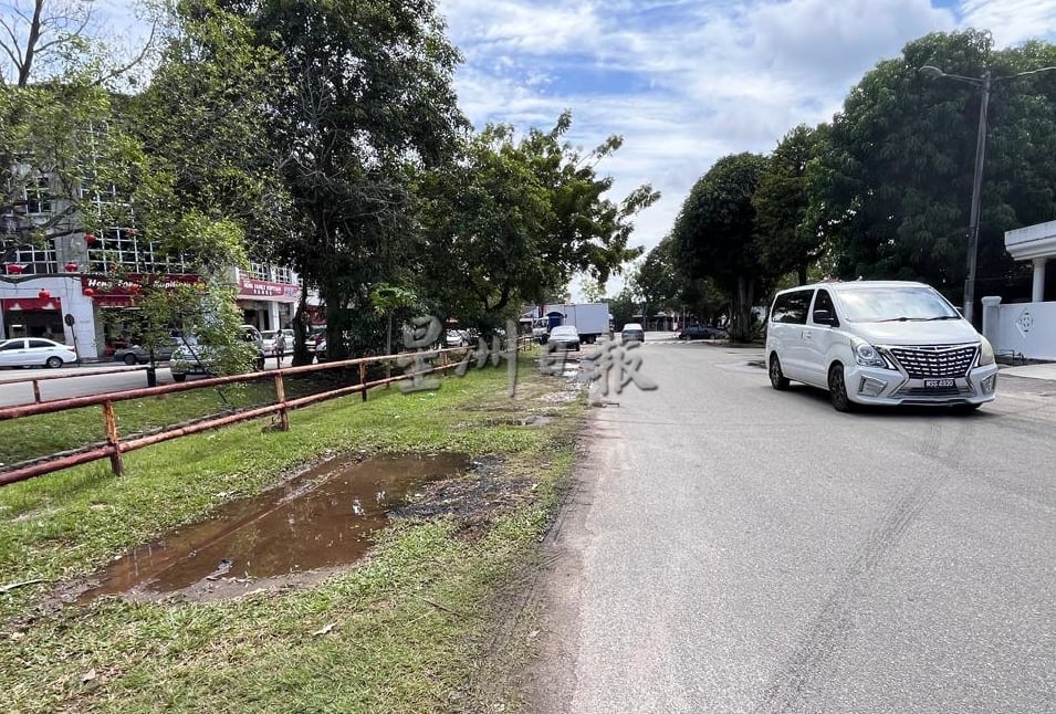 (古城第四版主文)符龙川:提升路肩草地不仅加宽路面,亦增加停车空间