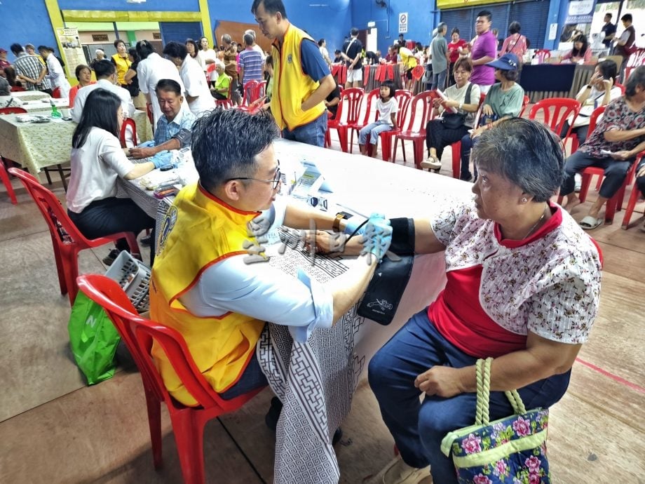 东：善导寺健康嘉年华凝聚善念 梁耀雯：携手共建有爱社区