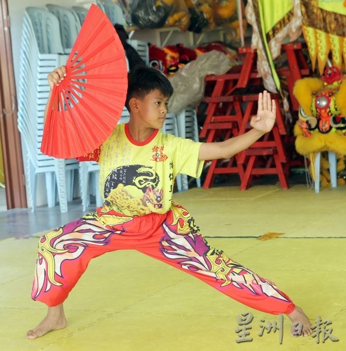 【我们】/一家六口齐学中华武艺 巫裔家庭谱写跨族情谊