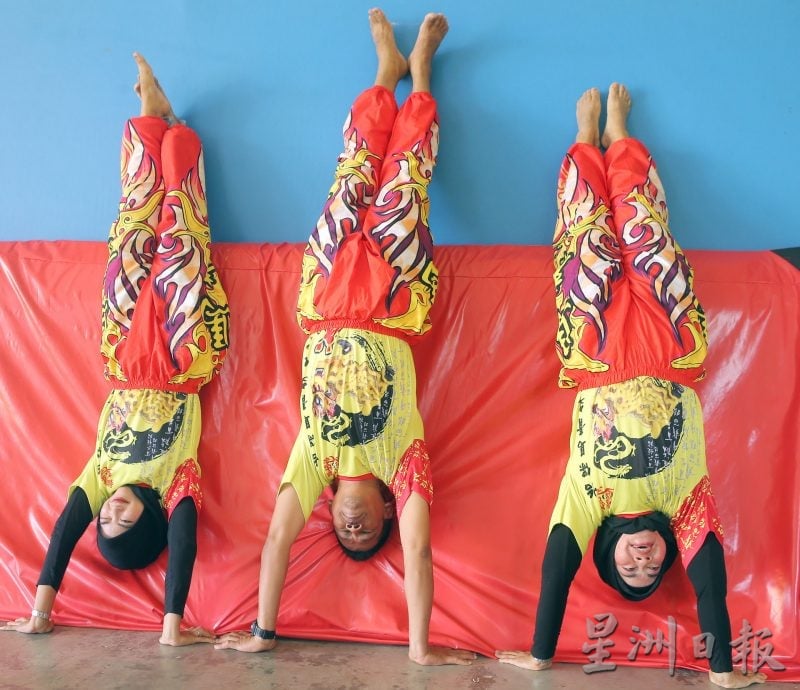 【我们】/一家六口齐学中华武艺 巫裔家庭谱写跨族情谊