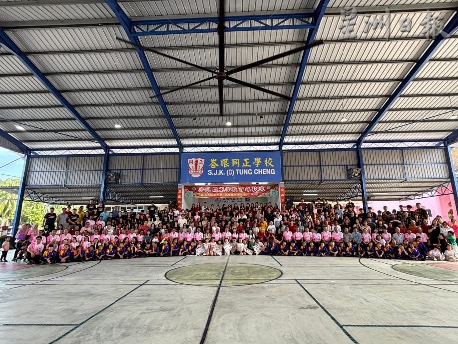 (已签发)柔:**版头**峇眼同正迎百年校庆校友回校 逾400人见证历史性时刻