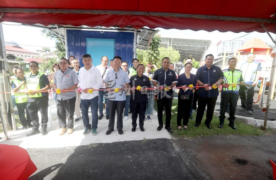 ME03主文-大都会/非法垃圾站华丽转身变警亭/5图