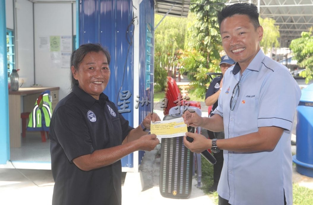 ME03主文-大都会/非法垃圾站华丽转身变警亭/5图