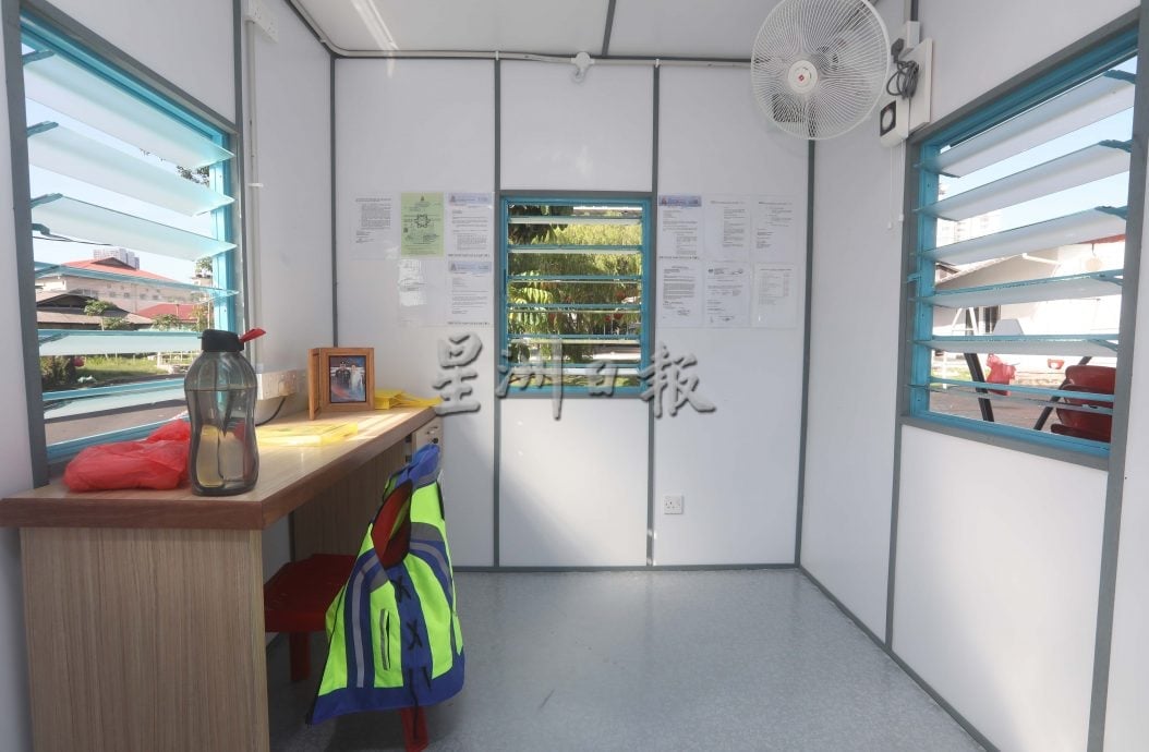 ME03主文-大都会/非法垃圾站华丽转身变警亭/5图