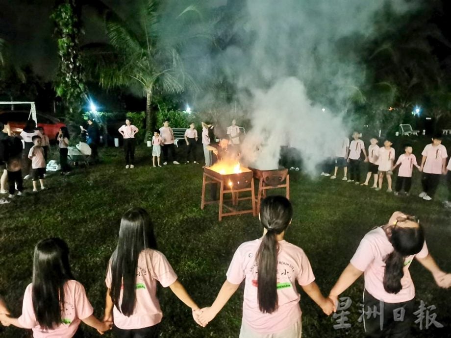 供星洲网/丹A华小勇走校外庆儿童节 创意艺术、农耕体验乐翻天