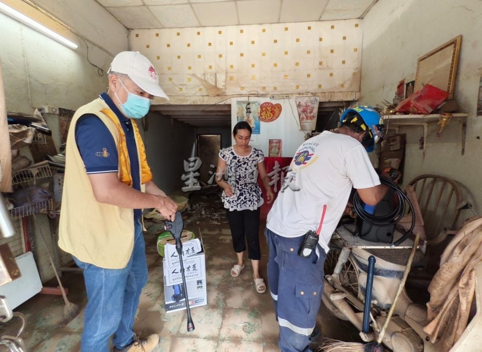 暖势力/人间有爱,佛光山送暖合艾