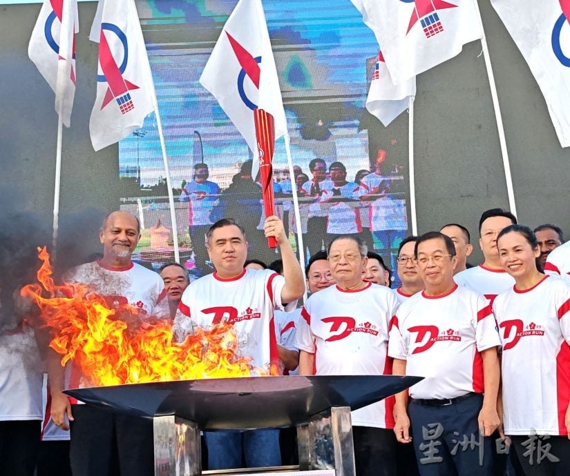 供星洲网:已故曾敏兴“梅花精神”相传花城 “2025梅花跑”阔别11年再开跑