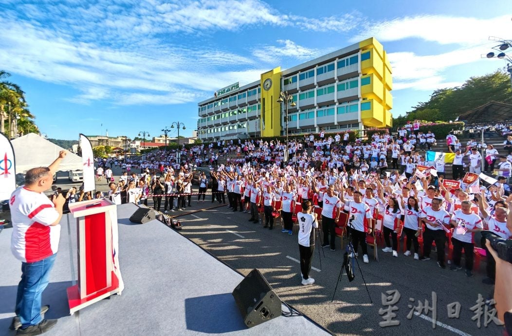 供星洲网:已故曾敏兴“梅花精神”相传花城 “2025梅花跑”阔别11年再开跑