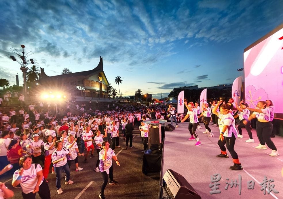 供星洲网:已故曾敏兴“梅花精神”相传花城 “2025梅花跑”阔别11年再开跑