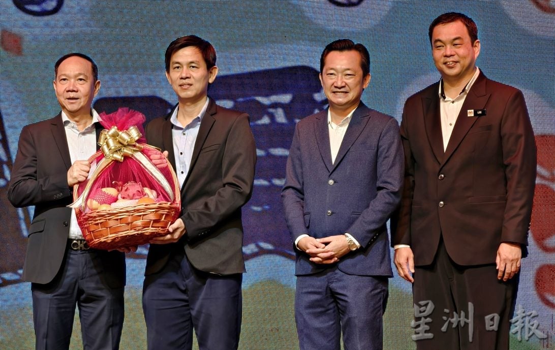 供星洲网:疫情中起步的新生 走过最难六年 2025年届东华毕业生扬帆启程